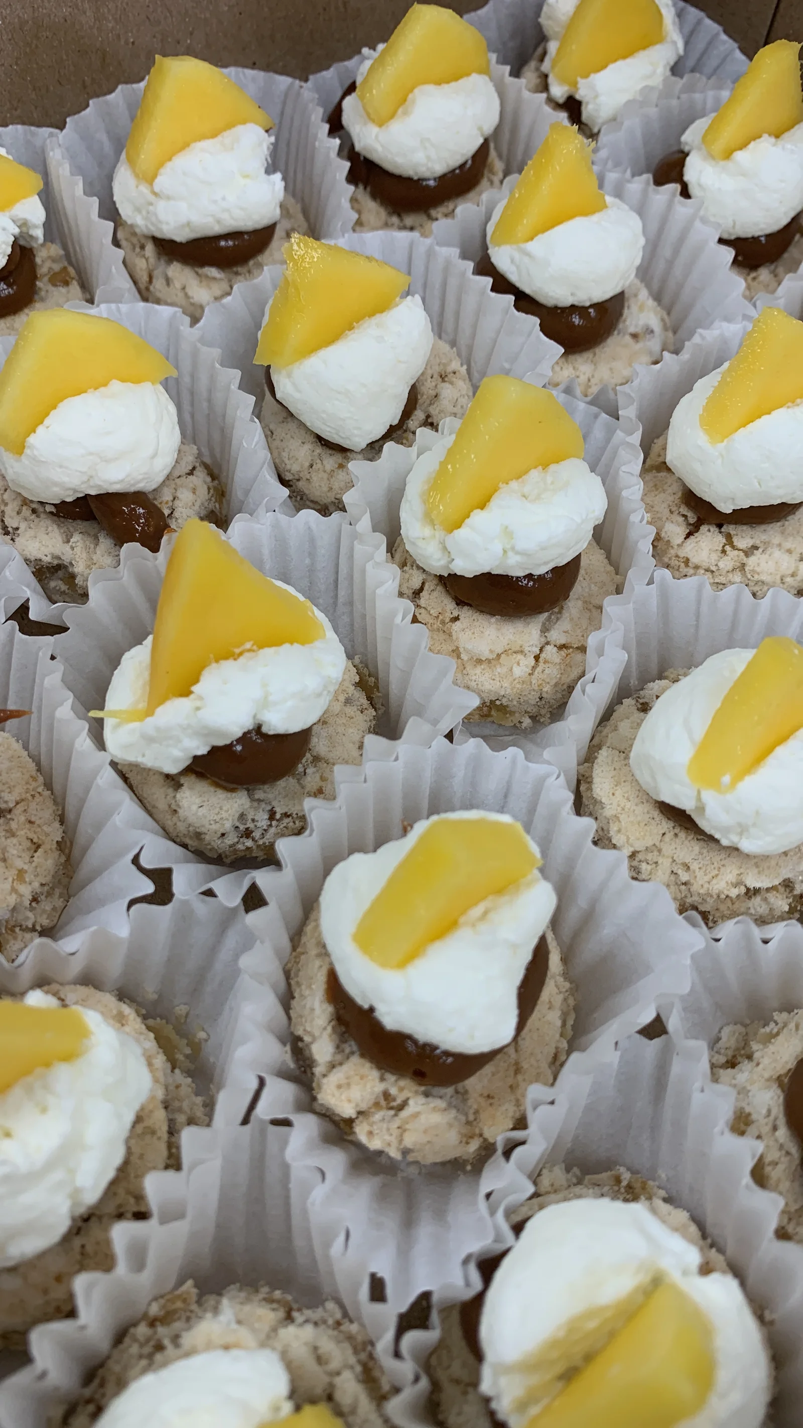 pic of Mini Mango Pavlova