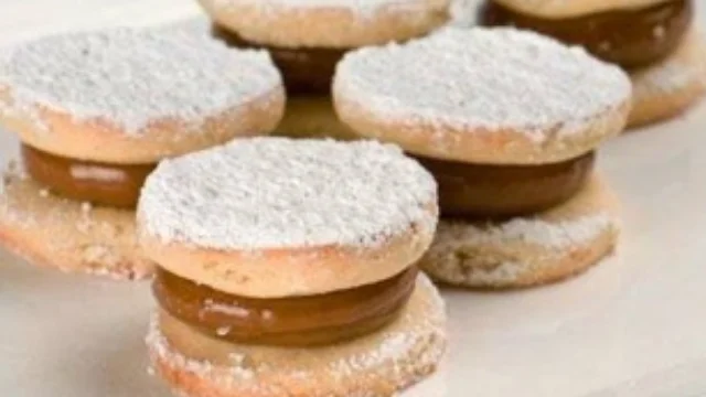 pic of Alfajorcitos with Dulce de Leche