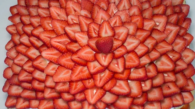 pic of Strawberry Pavlova